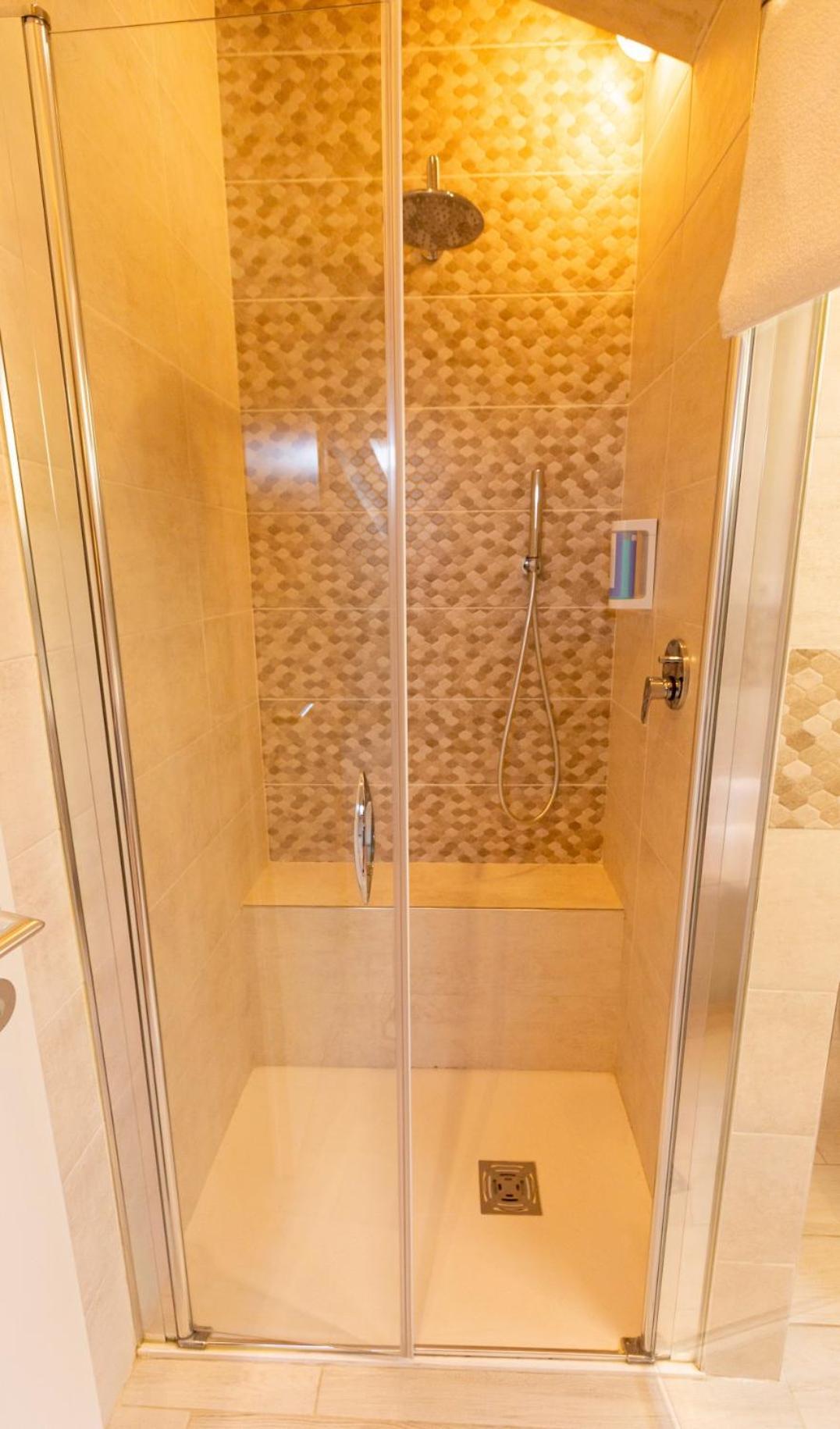 Art Hotel La Perla 贝拉里亚-伊贾马里纳 外观 照片