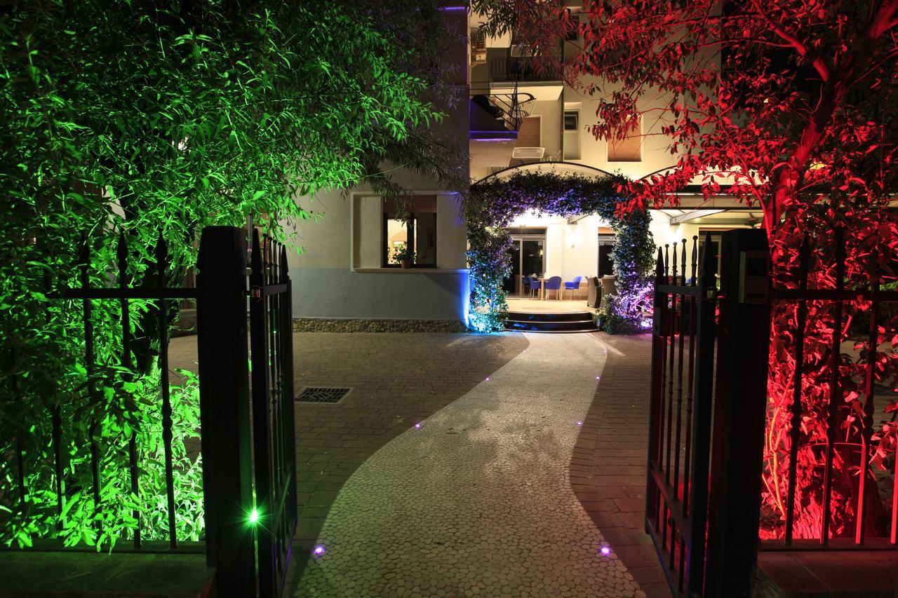 Art Hotel La Perla 贝拉里亚-伊贾马里纳 外观 照片